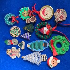 A040 🔥 5 For $35 🔥 Lot of Christmas Brooches